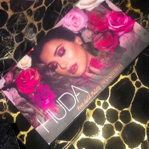 HUDA BEAUTY eyeshadow palette